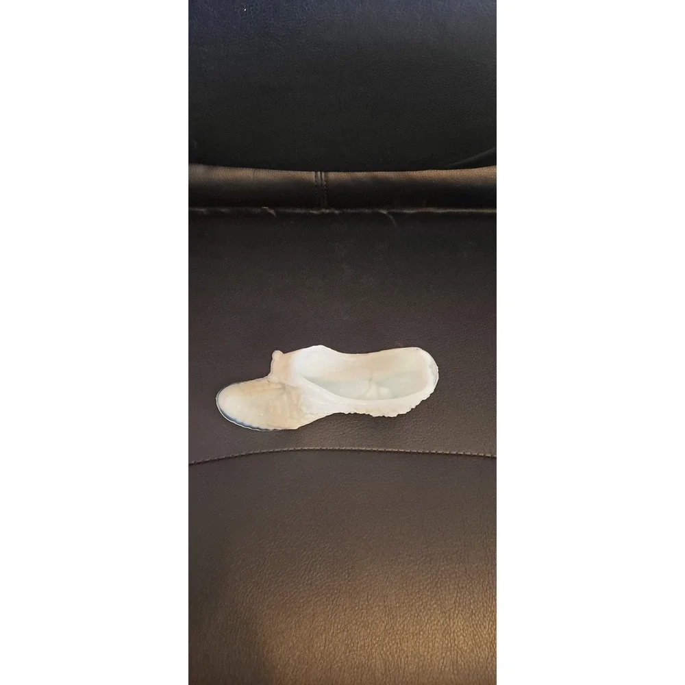 Boyd's Milkglass Cat Head Slipper‎ 6
